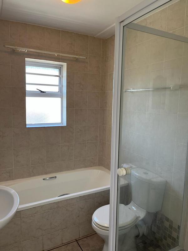 To Let 2 Bedroom Property for Rent in Vredekloof East Western Cape